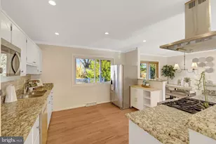 307 Valeview Ct NW, Vienna, VA 22180 - Photo 18