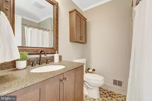 307 Valeview Ct NW, Vienna, VA 22180 - Photo 22