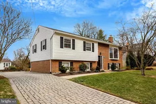 307 Valeview Ct NW, Vienna, VA 22180 - Photo 2