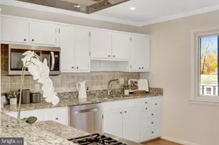 307 Valeview Ct NW, Vienna, VA 22180 - Photo 16