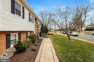 307 Valeview Ct NW, Vienna, VA 22180 - Photo 4