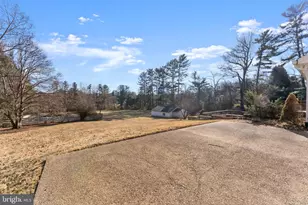 901 Walker Rd, Great Falls, VA 22066 - Photo 52