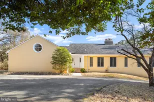 901 Walker Rd, Great Falls, VA 22066 - Photo 2