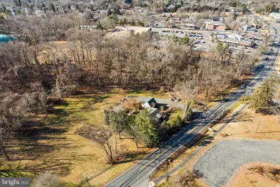 9813 Georgetown Pike, Great Falls, VA 22066 - Photo 16