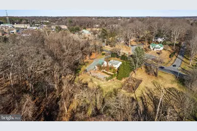 9813 Georgetown Pike, Great Falls, VA 22066 - Photo 6