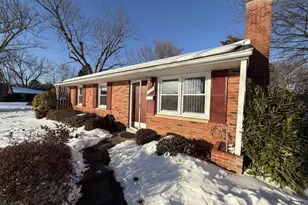 7608 Heritage Dr, Annandale, VA 22003 - Photo 1