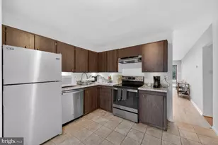 11704 Foxvale Ct, Oakton, VA 22124 - Photo 8