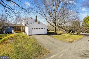 12179 Queens Brigade Dr, Fairfax, VA 22030 - Photo 2