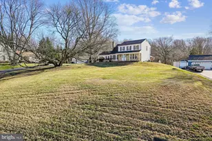 12179 Queens Brigade Dr, Fairfax, VA 22030 - Photo 4