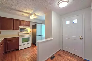 8568 Koluder Ct, Lorton, VA 22079 - Photo 2