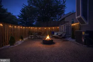 6347 Chimney Wood Ct, Alexandria, VA 22306 - Photo 2