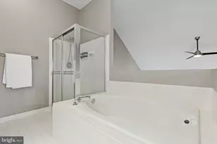 2558 James Monroe Cir, Herndon, VA 20171 - Photo 18