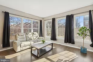 2558 James Monroe Cir, Herndon, VA 20171 - Photo 2