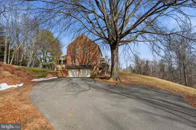 956 Walker Road, Great Falls, VA 22066 - Photo 4