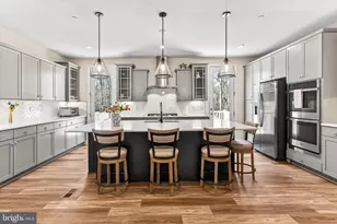 3847 Rainier Dr, Fairfax, VA 22033 - Photo 2