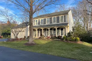13139 Applegrove Ln, Herndon, VA 20171 - Photo 2