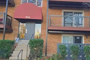 214 Locust St SE, Vienna, VA 22180 - Photo 2