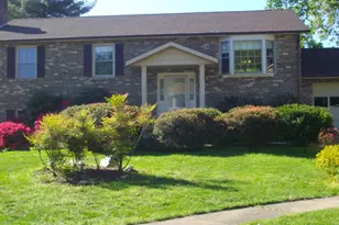9713 Klimt Ct, Burke, VA 22015 - Photo 2