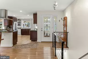 10016 Raeburn Ct, Fairfax, VA 22032 - Photo 6