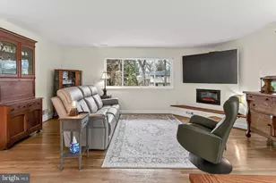 10016 Raeburn Ct, Fairfax, VA 22032 - Photo 8