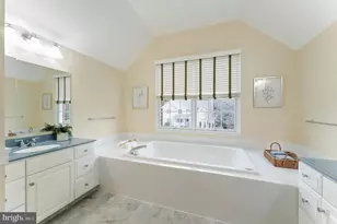 10812 Crippen Vale Ct, Reston, VA 20194 - Photo 32