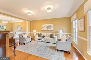 10812 Crippen Vale Ct, Reston, VA 20194 - Photo 4