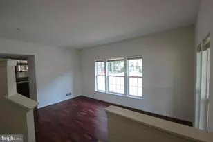 4312 Mallory Hill Ln, Fairfax, VA 22033 - Photo 2