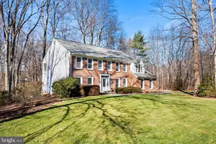 4926 Novak Ln, Fairfax, VA 22030 - Photo 2