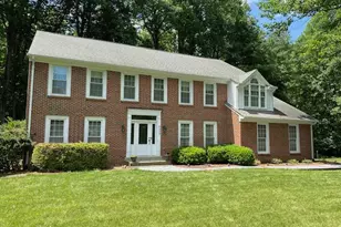 4926 Novak Ln, Fairfax, VA 22030 - Photo 2