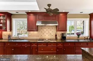 7509 Walton Ln, Annandale, VA 22003 - Photo 8