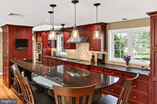 7509 Walton Ln, Annandale, VA 22003 - Photo 12