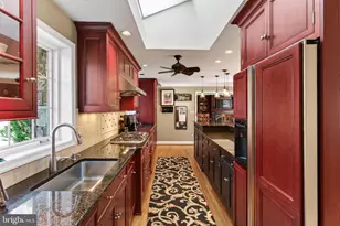 7509 Walton Ln, Annandale, VA 22003 - Photo 10