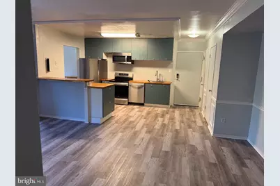 523 Florida Avenue #T2, Herndon, VA 20170 - Photo 2