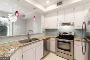 6944 Ellingham Cir, Alexandria, VA 22315 - Photo 10