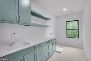 930 Fairway Dr NE, Vienna, VA 22180 - Photo 26