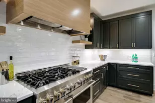 930 Fairway Dr NE, Vienna, VA 22180 - Photo 14