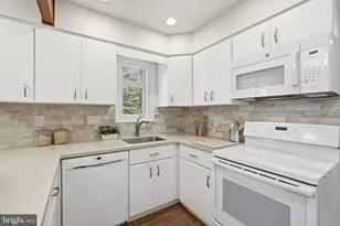 5207 Capon Hill Pl, Burke, VA 22015 - Photo 12