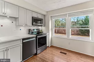 2938 Bridgehampton Ct, Falls Church, VA 22042 - Photo 32