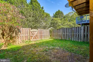 5810 Bunker Woods Ln, Burke, VA 22015 - Photo 32