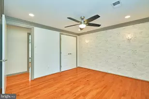 5810 Bunker Woods Ln, Burke, VA 22015 - Photo 18