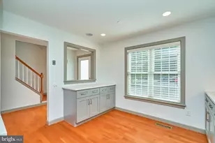 5810 Bunker Woods Ln, Burke, VA 22015 - Photo 8