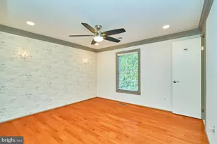 5810 Bunker Woods Ln, Burke, VA 22015 - Photo 16