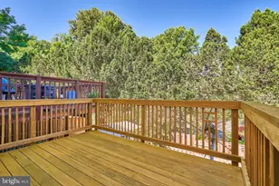 5810 Bunker Woods Ln, Burke, VA 22015 - Photo 26