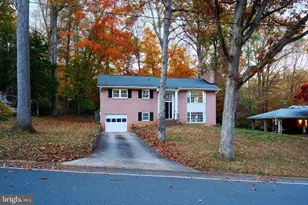 9116 Hamilton Dr, Fairfax, VA 22031 - Photo 2