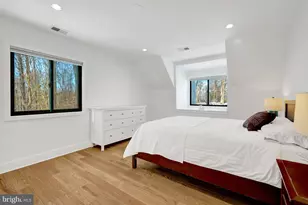 9982 Blackberry Ln, Great Falls, VA 22066 - Photo 20