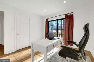 9982 Blackberry Ln, Great Falls, VA 22066 - Photo 16