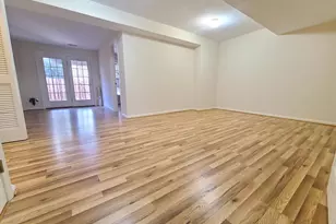 8118 Horseshoe Cottage Cir, Lorton, VA 22079 - Photo 10