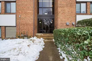 1427 Northgate Square, Reston, VA 20190 - Photo 32