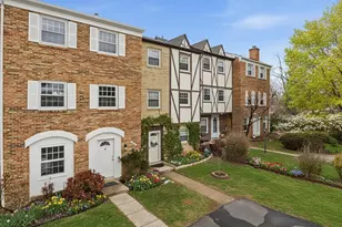 14846 Haymarket Ln, Centreville, VA 20120 - Photo 2