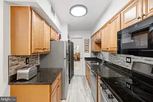 8353 Dunham Ct, Springfield, VA 22152 - Photo 14